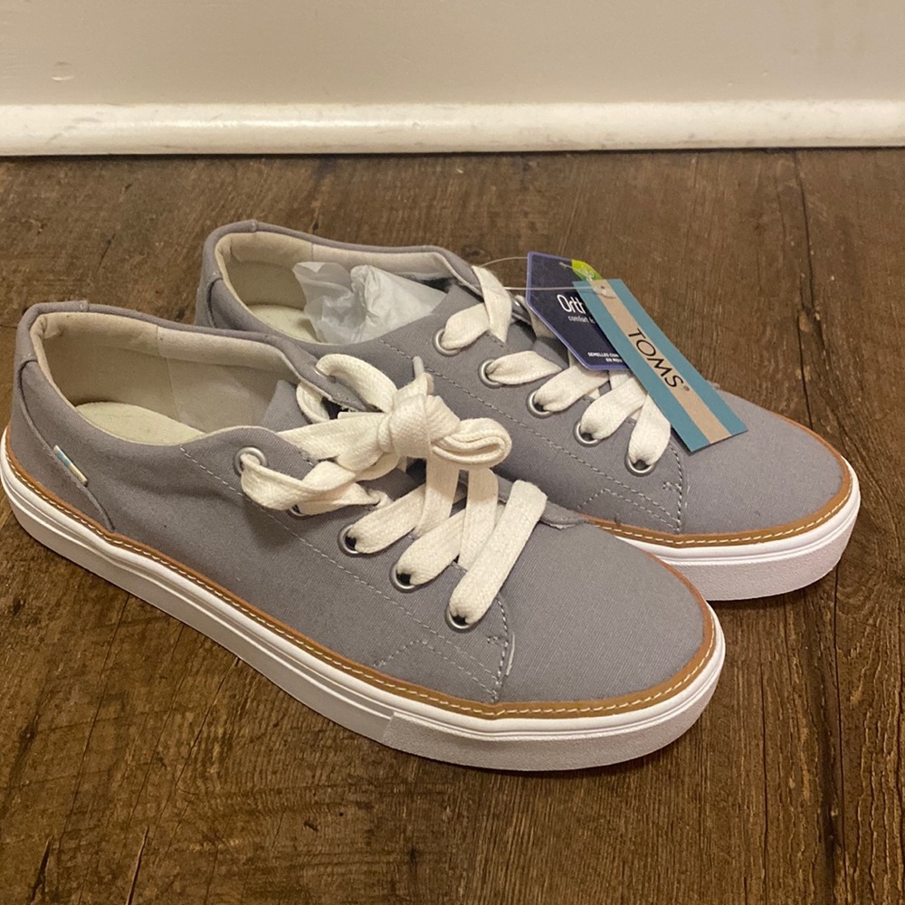 Toms sneakers. NWT. Size 7.5.